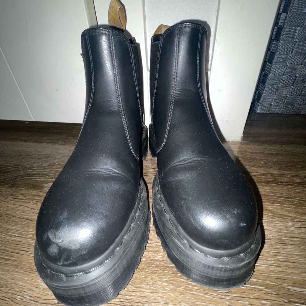 Black Platform Chelsea Boots - Picture 6 of 9